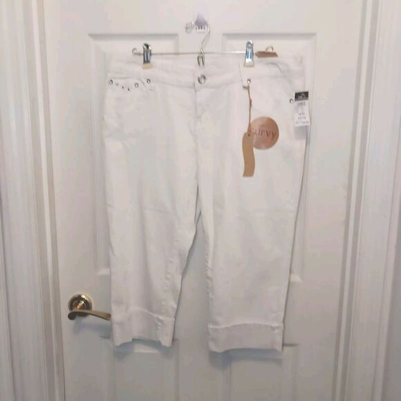 Rue 21 Curvy Capri Jeans NWT Size 15/16 White Denim Women's - Picture 1 of 13